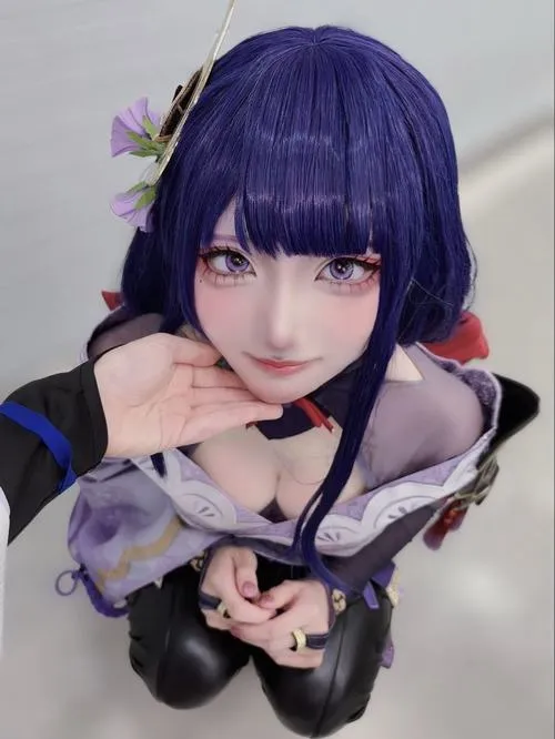 Tạo hình khoe da thịt giúp tăng độ quyến rũ rõ rệt