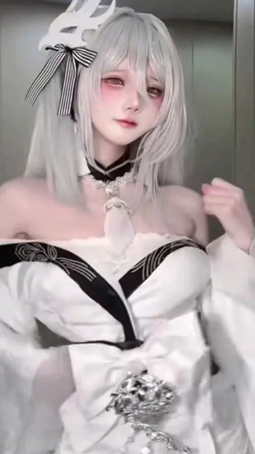 Tuyển chọn cosplay anime với khe ngực sâu hút mắt