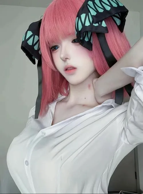 Ảnh gái xinh cosplay sexy vòng một lớn nhìn là muốn xem hoài