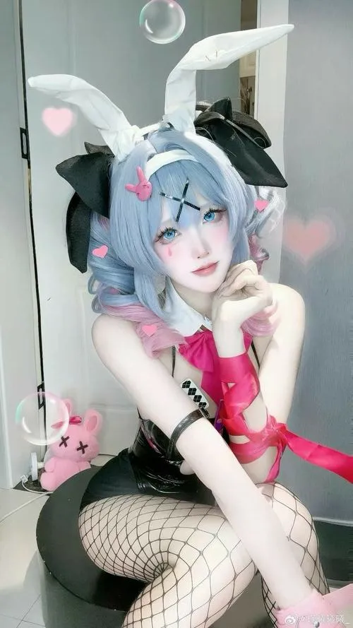 Làn da trở thành điểm nhấn của ảnh nghệ thuật bunny girl