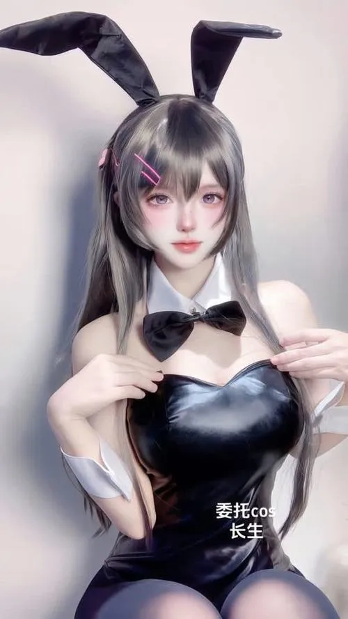 Trang phục tôn dáng giúp hot girl cosplay thỏ thêm nổi bật