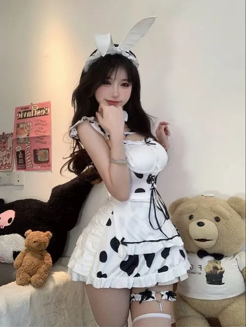 Sự lả lơi nhẹ nhàng trong hot girl cosplay thỏ