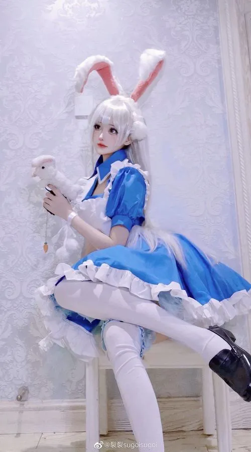 Phụ kiện hoàn thiện concept cho gái đẹp cosplay thỏ