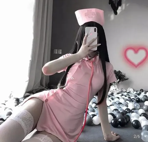 Cảm xúc ngọt ngào tạo rung động qua ánh nhìn y tá