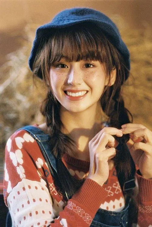 Ảnh gái xinh cười mỉm nhìn thôi đã thấy lòng dịu xuống