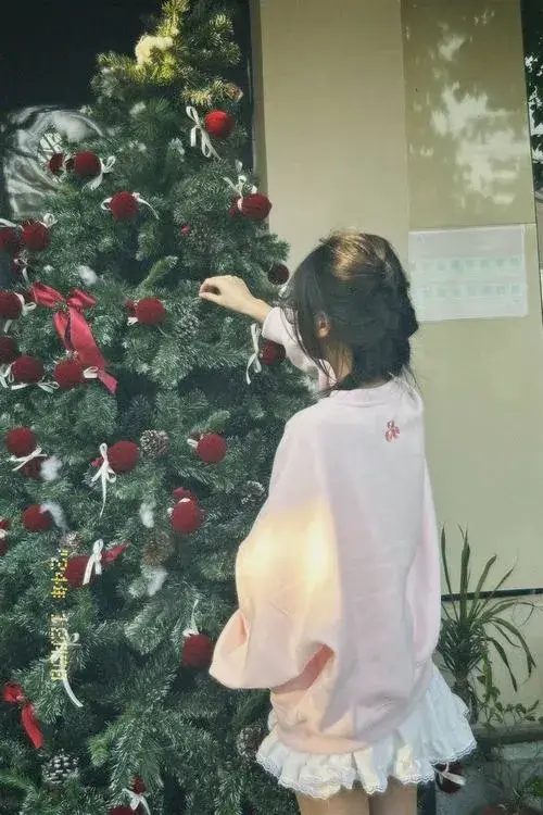 Ảnh cô gái gợi cảm nhẹ nhàng với ánh nhìn cuốn hút