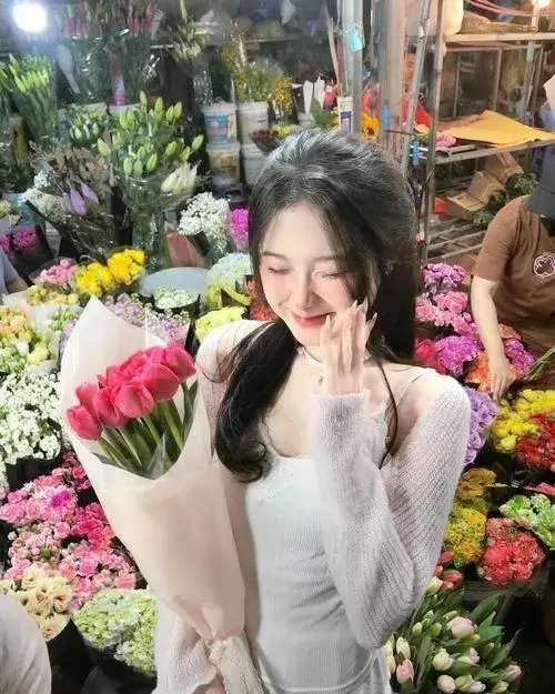 Ảnh gái xinh nhẹ nhàng pha chút gợi cảm tạo cảm giác rất thật