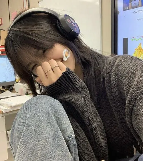 Gái đẹp cute che mặt vẫn thu hút không cần lộ mặt