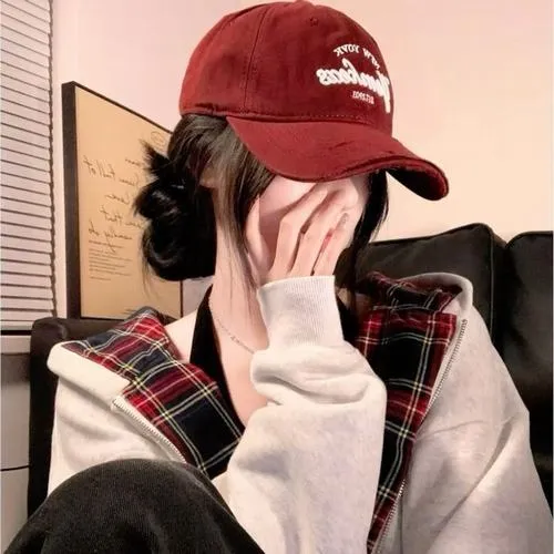 Ảnh gái xinh selfie che mặt với tay che mặt