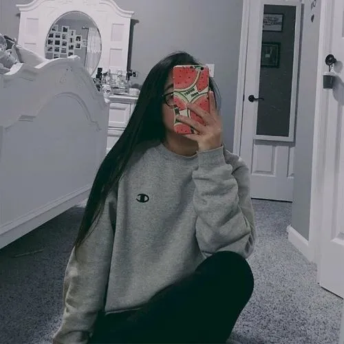 Áo rộng cùng gái xinh che mặt rất nhẹ nhàng