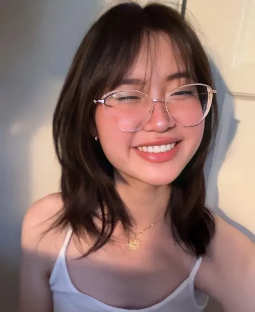 Body nhỏ nhắn giúp gái xinh thêm mềm mại hài hòa