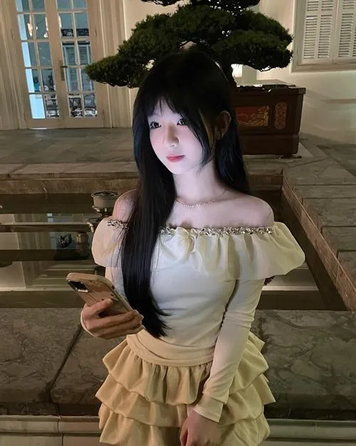 Ảnh gái xinh dáng đẹp khoe trọn đường cong tự nhiên đầy mê hoặc