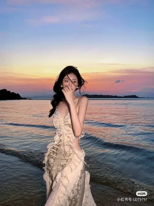 Eo thon kết hợp chân dài tạo cảm giác cao ráo hài hòa