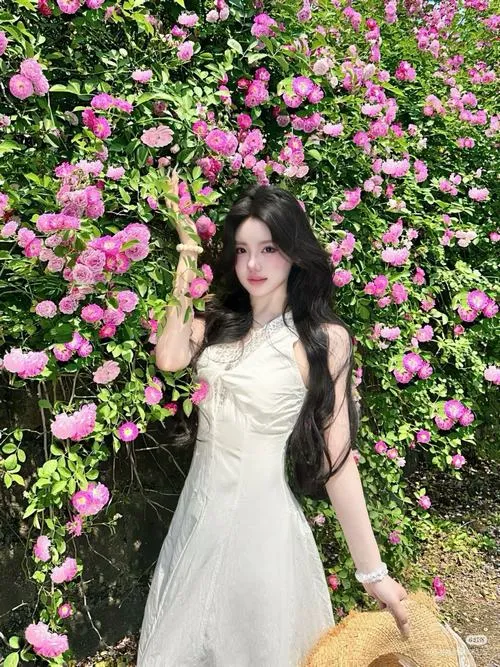 Đường cong mềm mại làm gái xinh body đẹp nhìn là mê