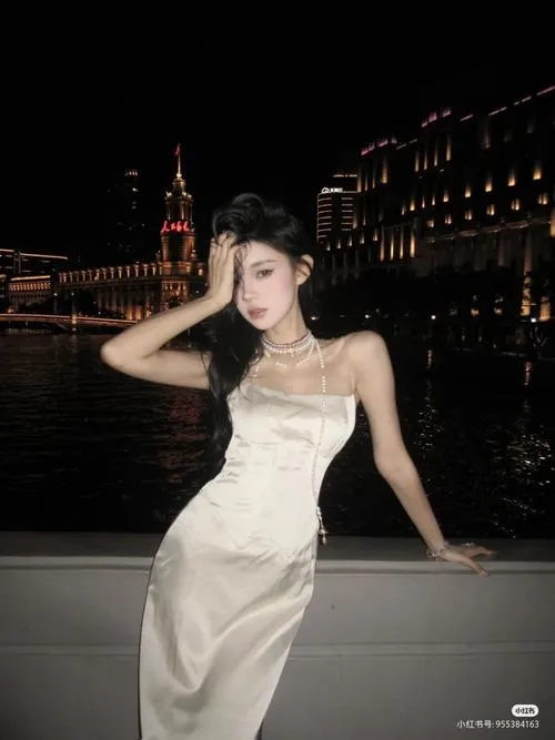 Sự mềm mại khiến gái xinh body đẹp rất dễ thích