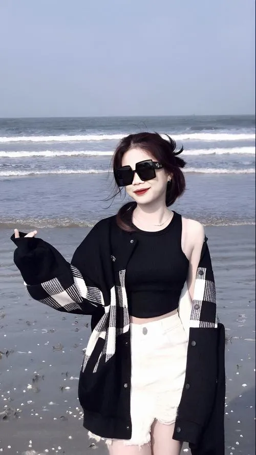 Cô gái đeo kính chất mang vibe cool rất nghệ thuật