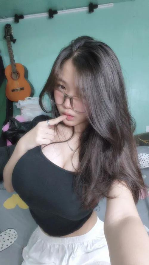 Gái đẹp chạm cảm xúc bằng ánh nhìn cuốn hút