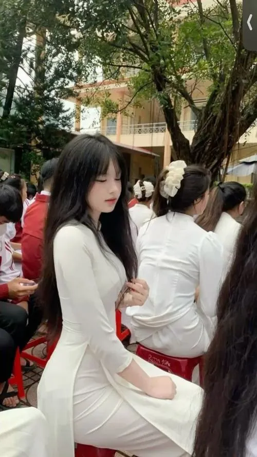 Khuôn mặt gồm mắt mũi miệng thật hài hòa