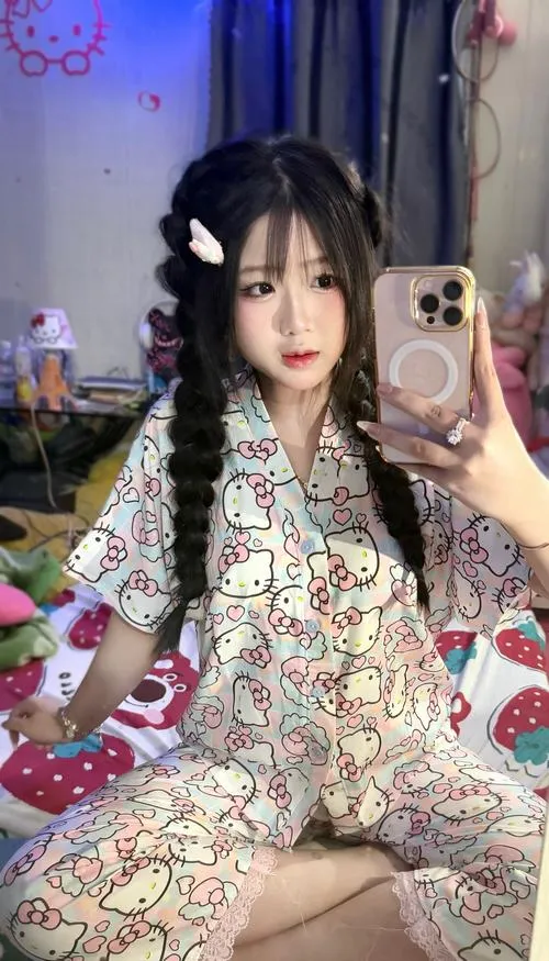 Khoảnh khắc ảnh gái xinh mặt mộc rất chân phương