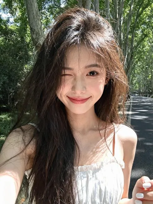 Vẻ đẹp chân phương trong từng ảnh đời thường