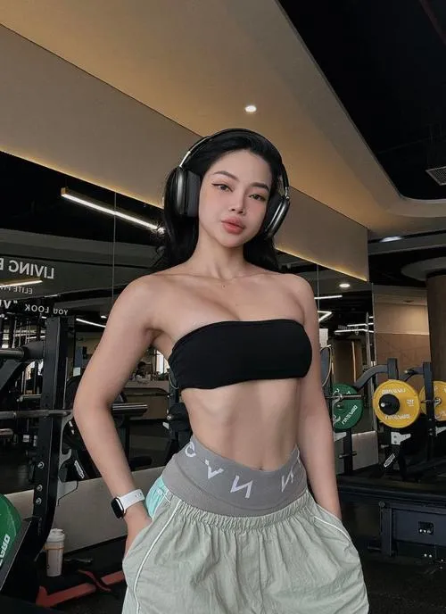 Thần thái tự tin mang đến sức hút mê hoặc riêng biệt