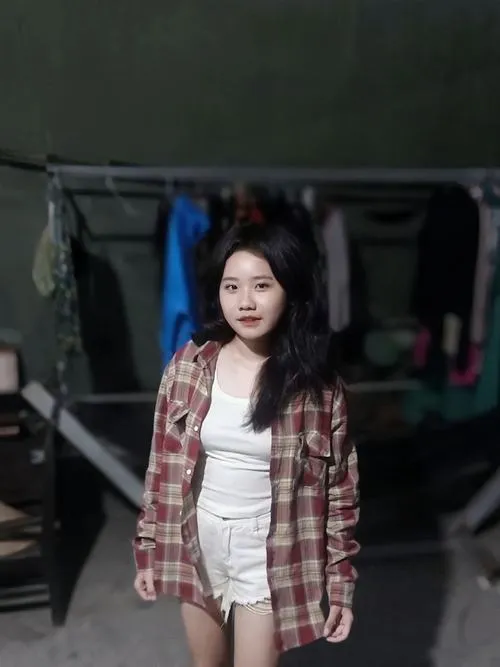 Gái xinh tuổi 2010 khoe ánh mắt thuần khiết tự nhiên