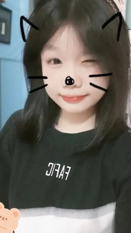 Gái xinh tuổi 2010 diện đồng phục toát khí chất học trò