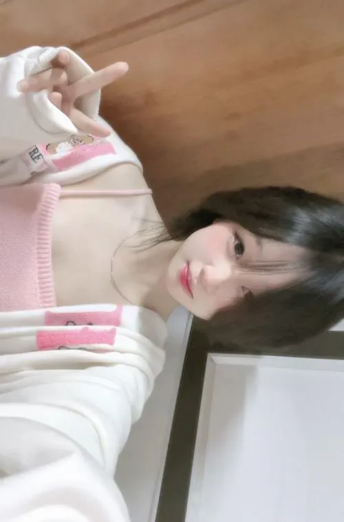 Gái xinh học đường với nụ cười hiền tạo thiện cảm tuổi teen