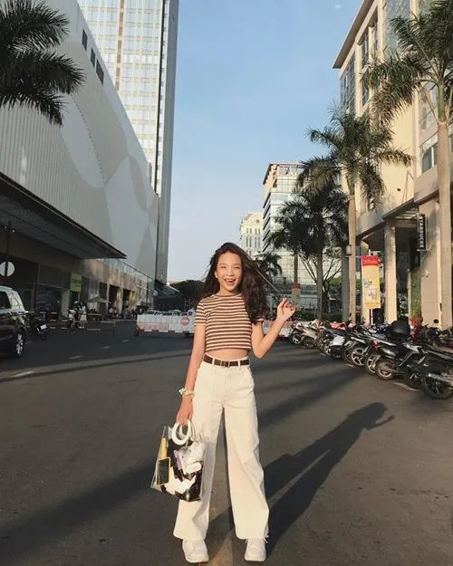 Hot girl k7 khoe mái tóc và làn da trẻ trung