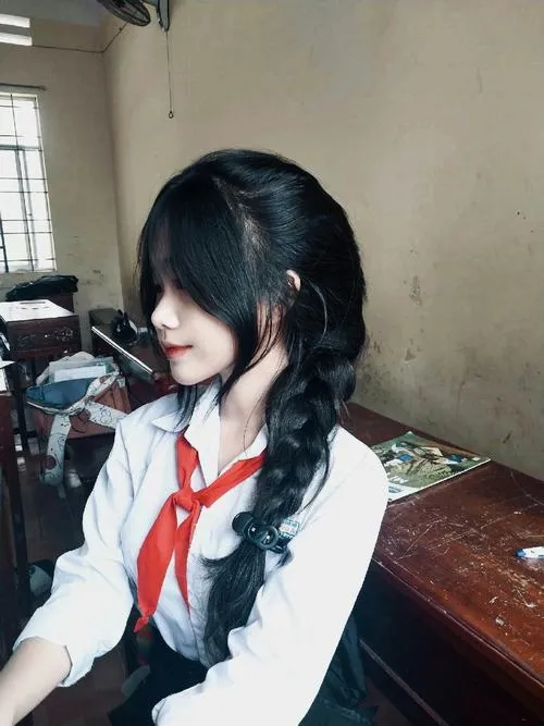 Hình ảnh gái k10 cạnh nữ sinh k9 che mặt dễ thương