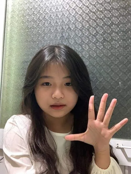 Khoảnh khắc nữ sinh k9 cười hồn nhiên rất gần gũi