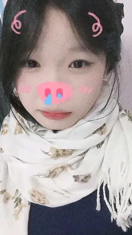 Phong cách học đường tạo cảm giác gần gũi dễ thương