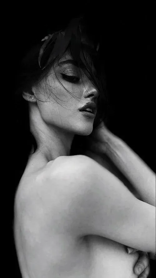 Ảnh hình thể nghệ thuật dùng góc máy làm mềm hình khối