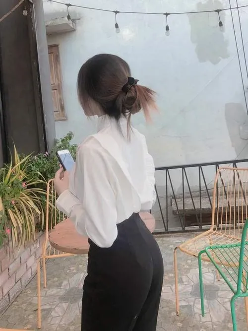 Nữ sinh áo dài gợi thanh xuân học trò rất tinh khôi