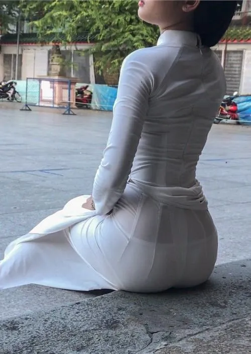 Nét đẹp tự nhiên của gái xinh lớp 10 khiến sân trường như sáng hơn