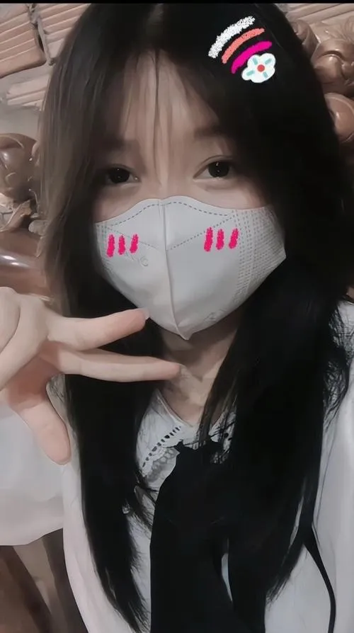 Mái tóc thuộc gương mặt làm nổi gương mặt tuổi teen