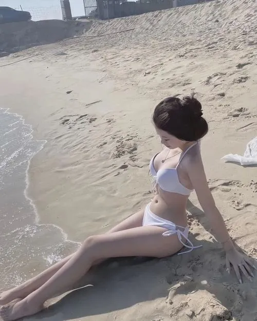 Fanpage ảnh đẹp đăng ảnh thời trang bơi đầy cảm xúc