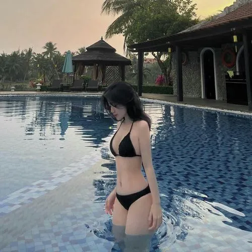 Gái đẹp trong bikini mang vẻ nóng bỏng tinh tế