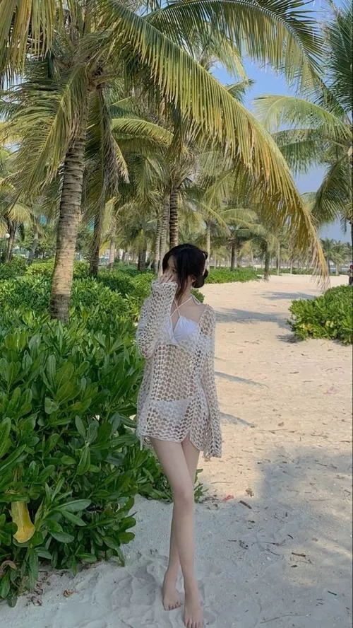 Bộ ảnh gái xinh mặc bikini đi biển nhìn là thấy mùi mùa hè