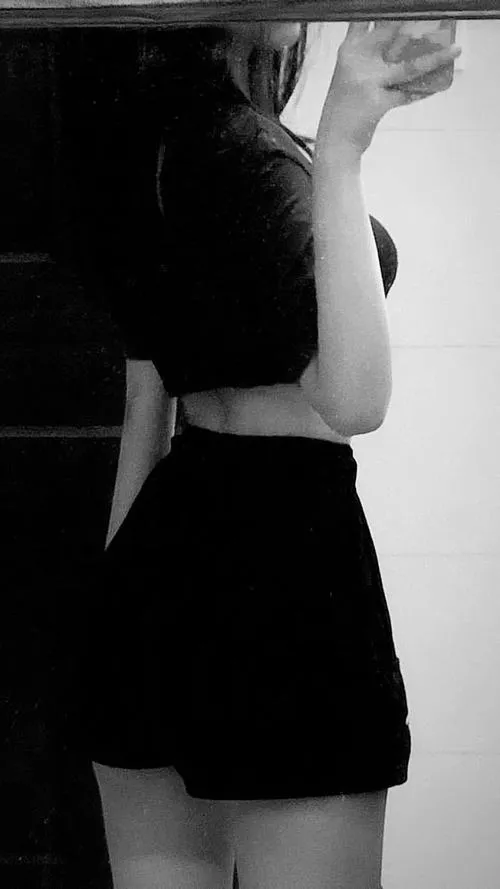 Ánh sáng dịu làm làn da sáng của gái xinh nổi