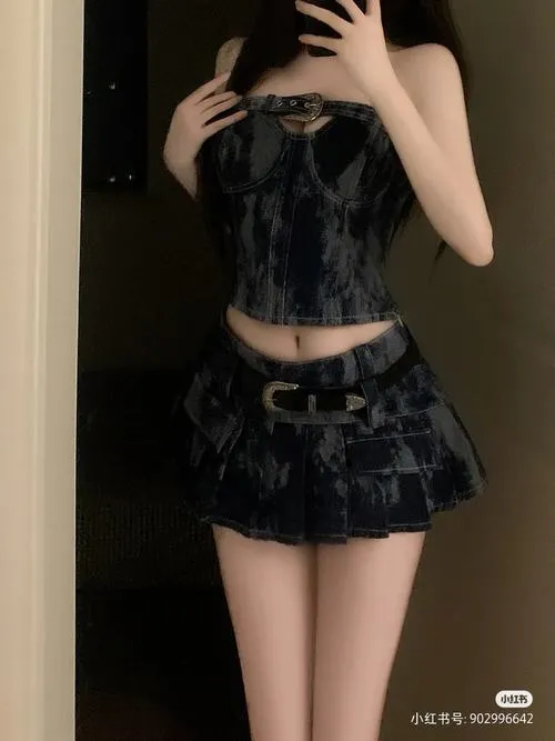 Áo thun ôm kết hợp crop top gọn gàng