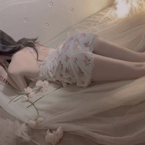 Ánh sáng ấm áp làm làn da thêm mơn mởn.