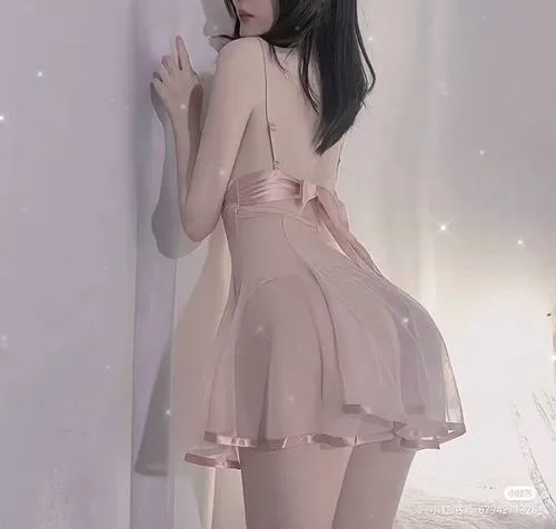 Ảnh gái xinh mặc đồ ngủ sexy mỏng manh khiến đêm trở nên nóng hơn