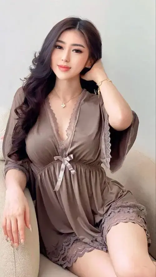 Sexy lan tỏa từ đồ ngủ mỏng