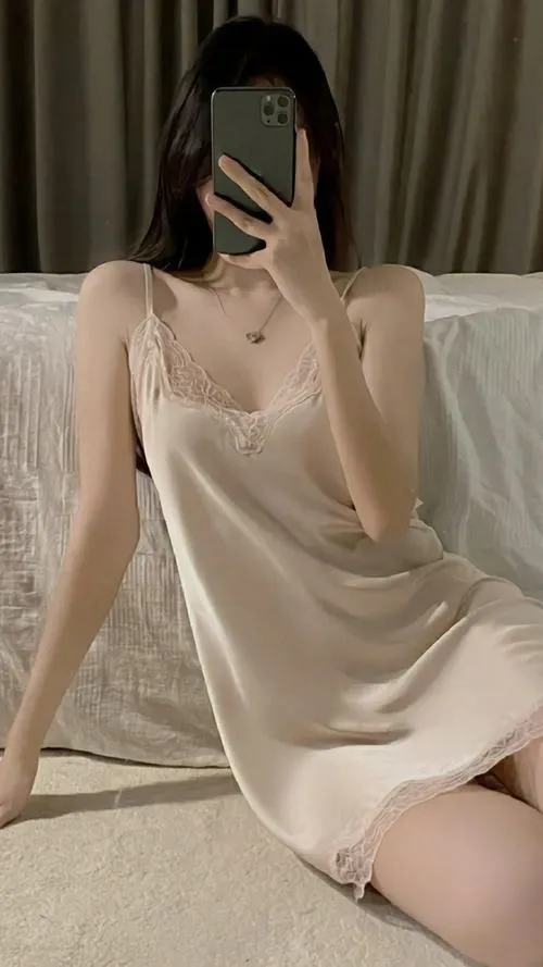 Đồ ngủ sexy mỏng khiến gái xinh cuốn hút