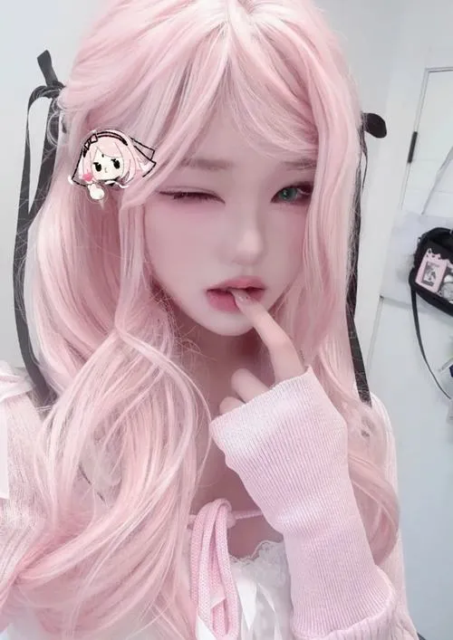 Ánh sáng tôn màu vải cho váy hồng tăng nữ tính