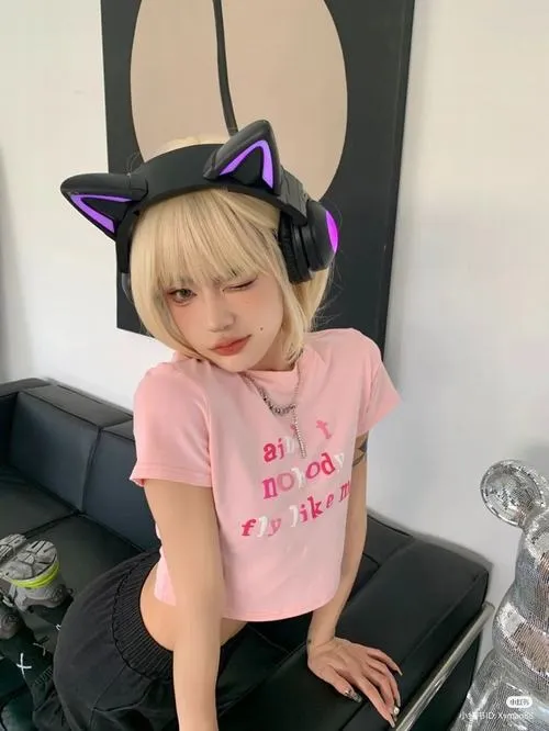 Kiểu tóc gồm mái và đuôi hợp pinky dịu dàng