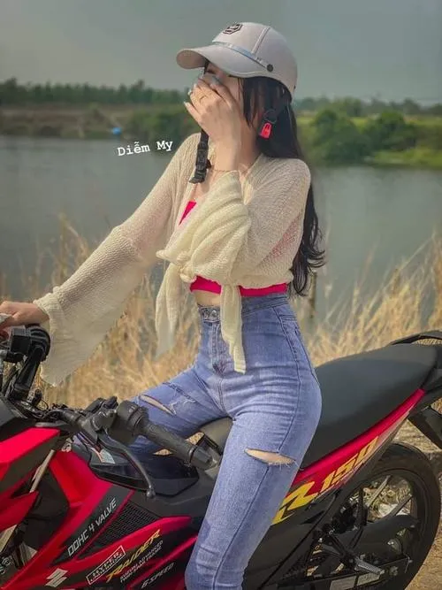 Gợi cảm không phô kết hợp jean bó ôm sát body