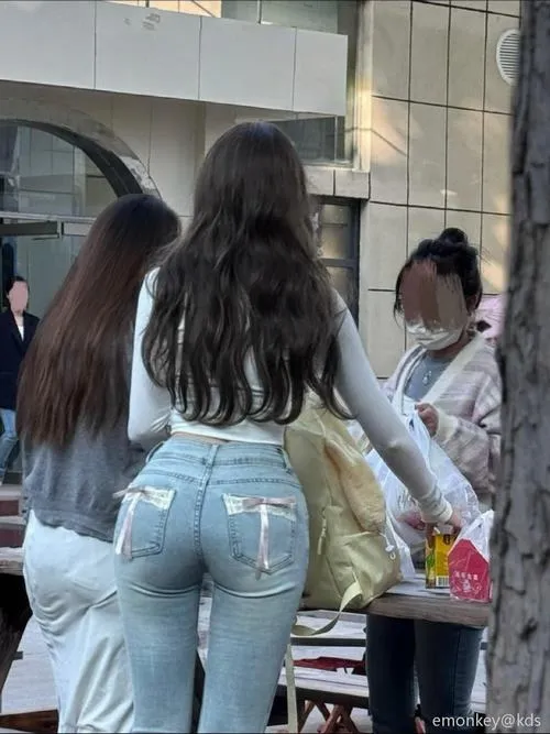 Thu hút ánh nhìn nhờ dáng body cân đối jean