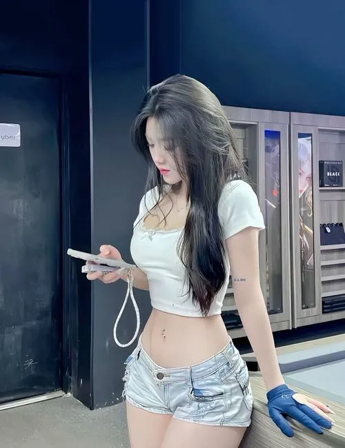 Dáng chuẩn từng centimet khoe body chuẩn jean bó ôm sát